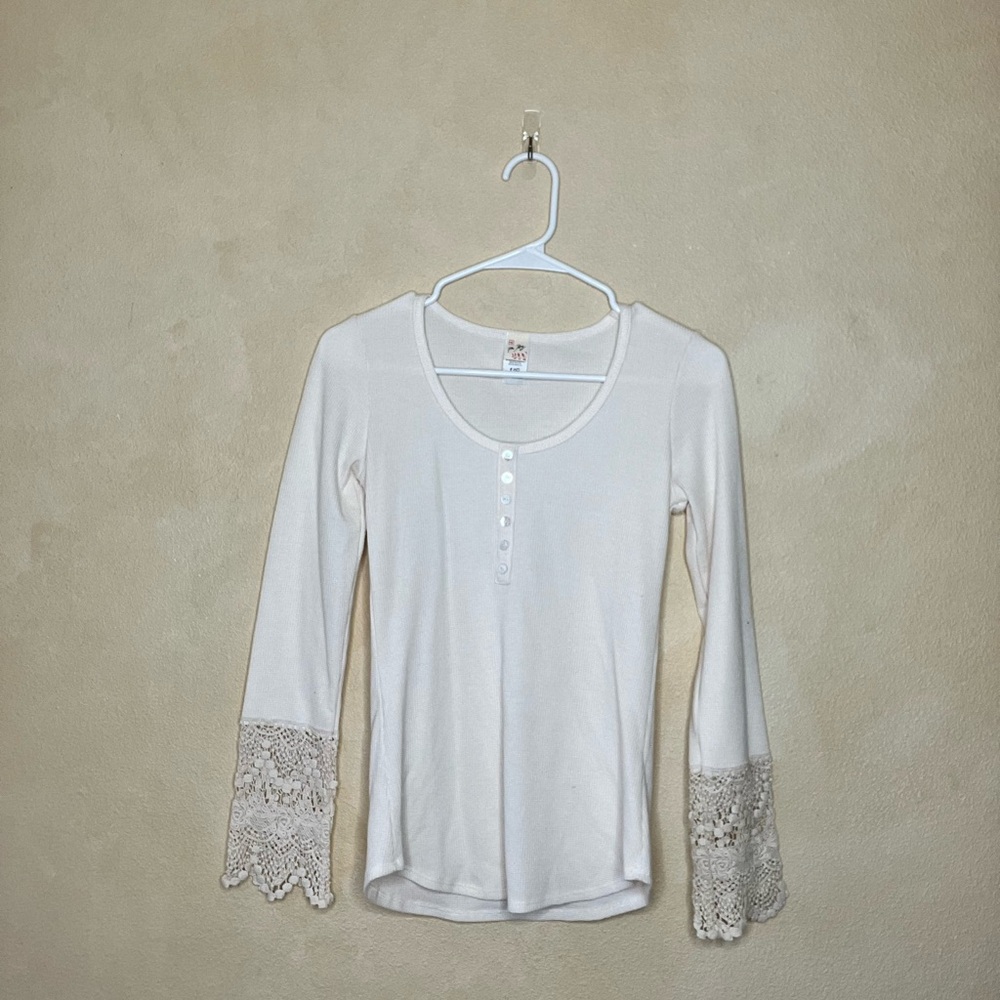 Elegant White Lace Sleeve Top